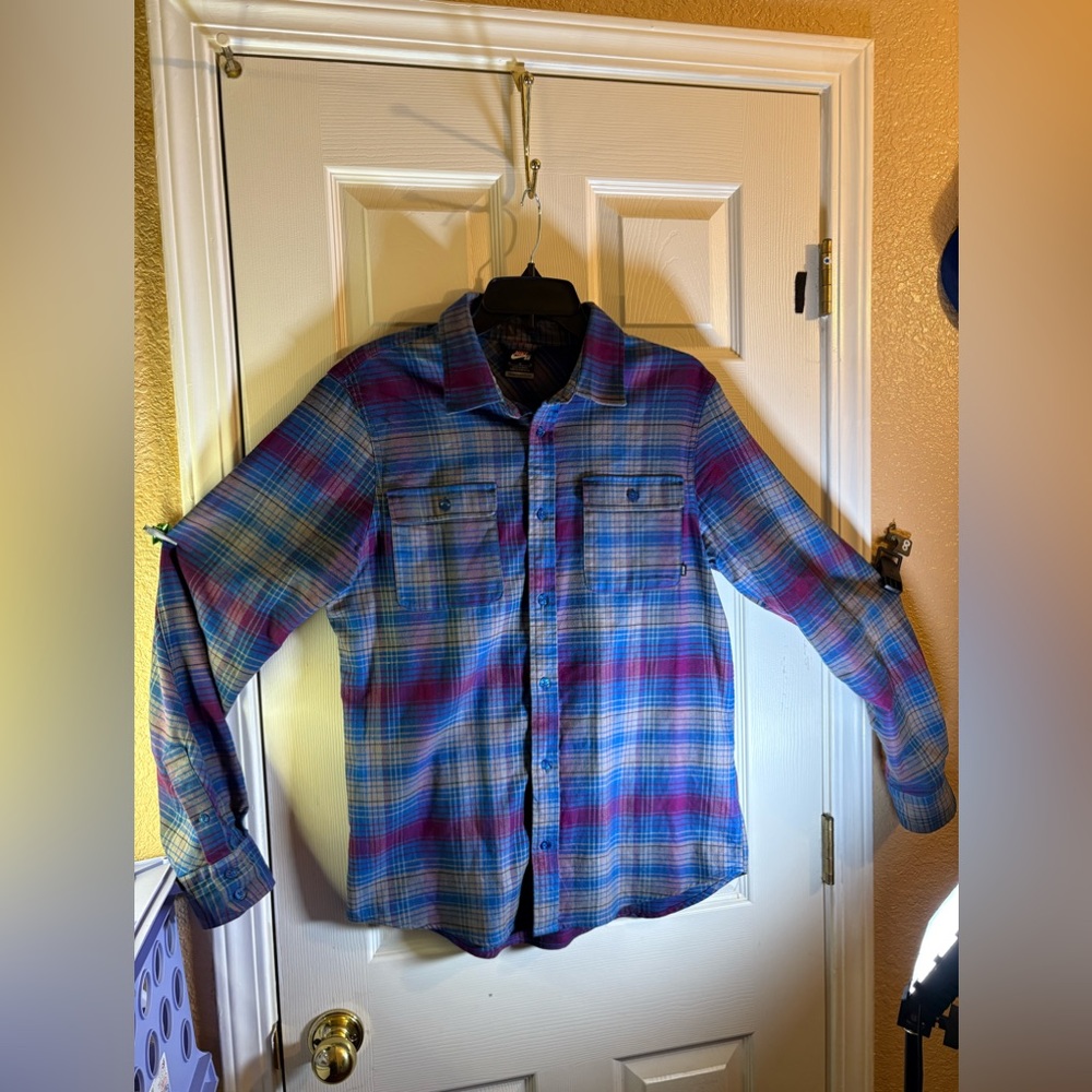 Nike SB Mens M Skateboarding Fun Flannel Button Down Shirt Plaid Durable Pockets